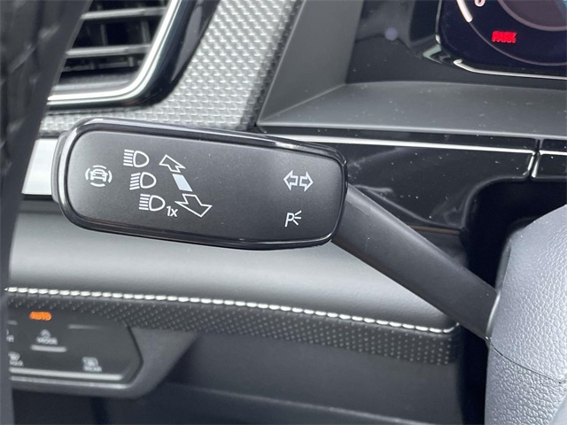 2025 Volkswagen Atlas Cross Sport SEL R-Line photo 32