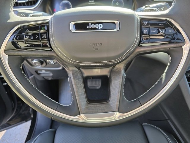 2025 Jeep Grand Cherokee Overland photo 30