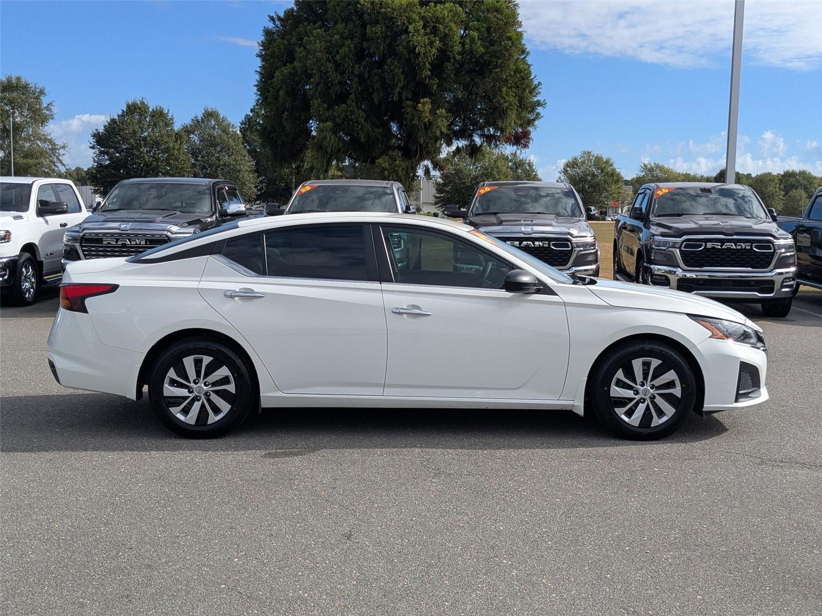 2024 Nissan Altima 2.5 S photo 4