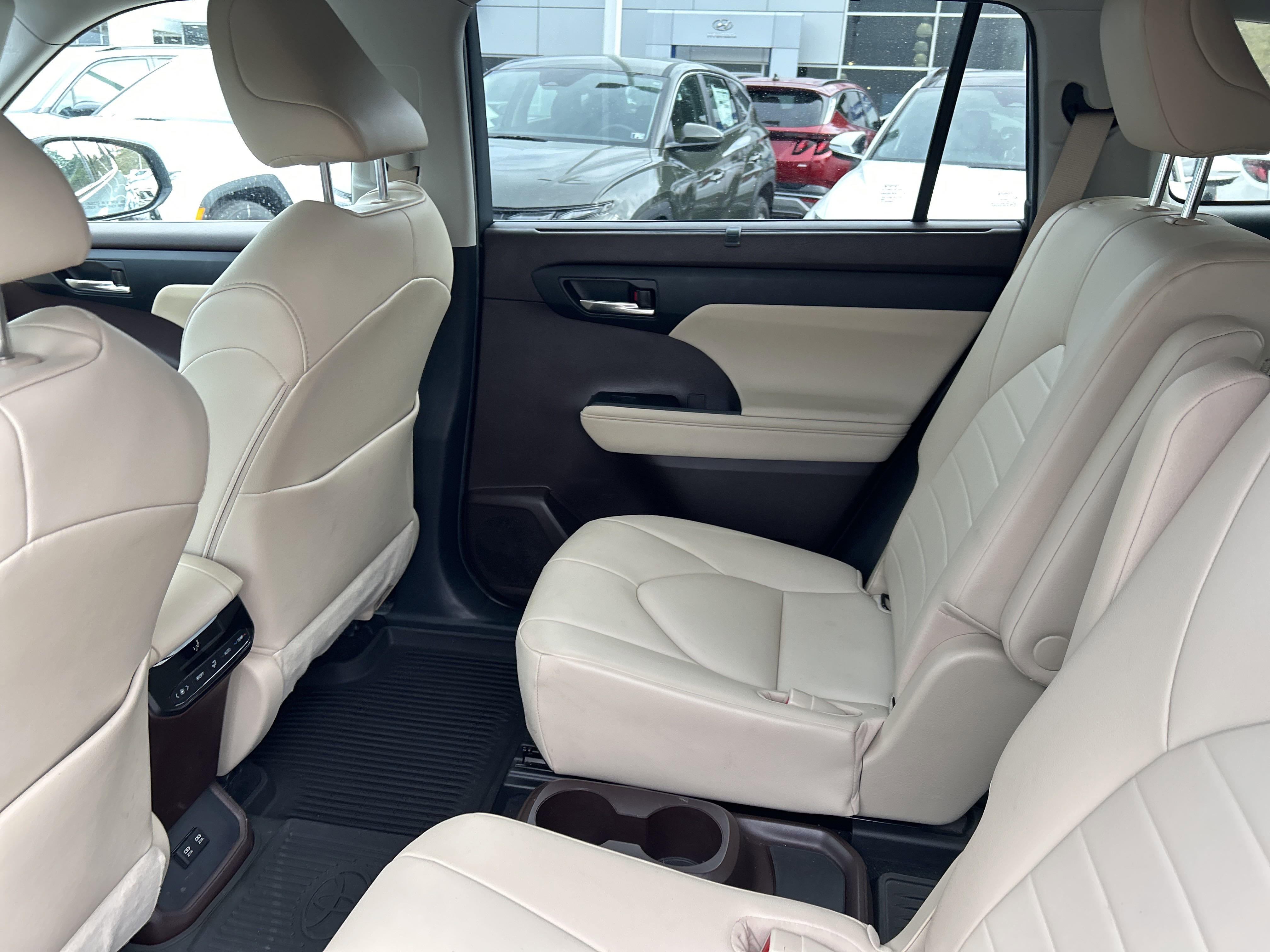 2020 Toyota Highlander Hybrid XLE photo 3
