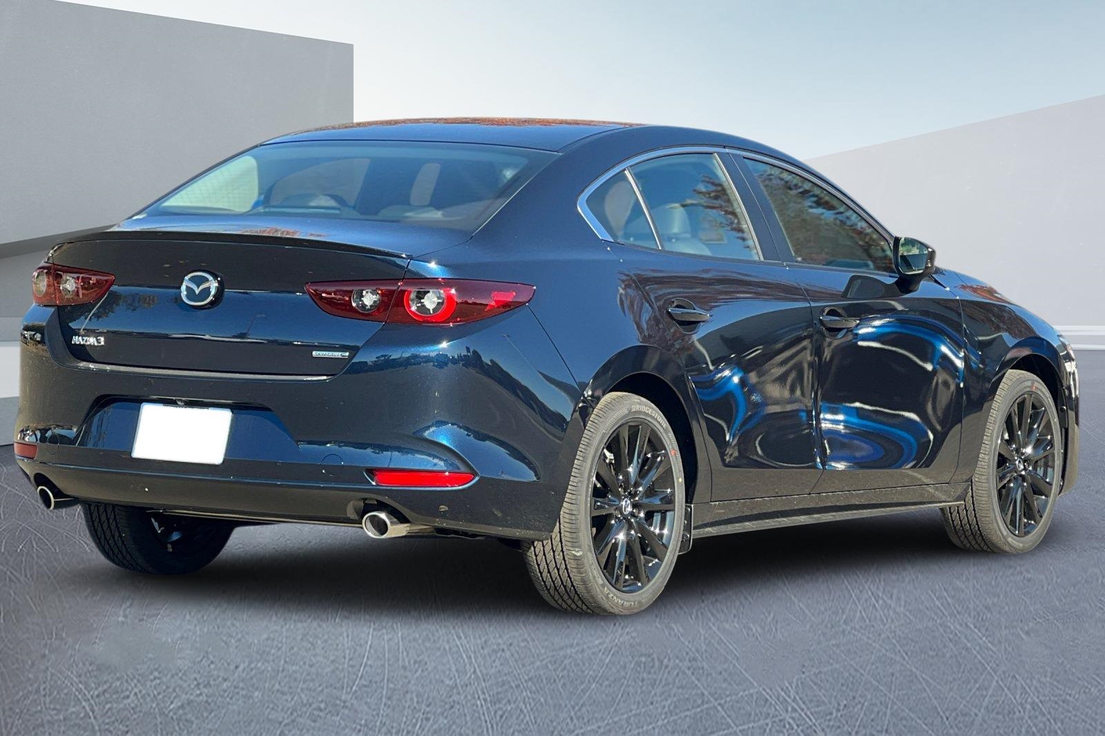 2025 Mazda Mazda3 2.5 Select Sport photo 3
