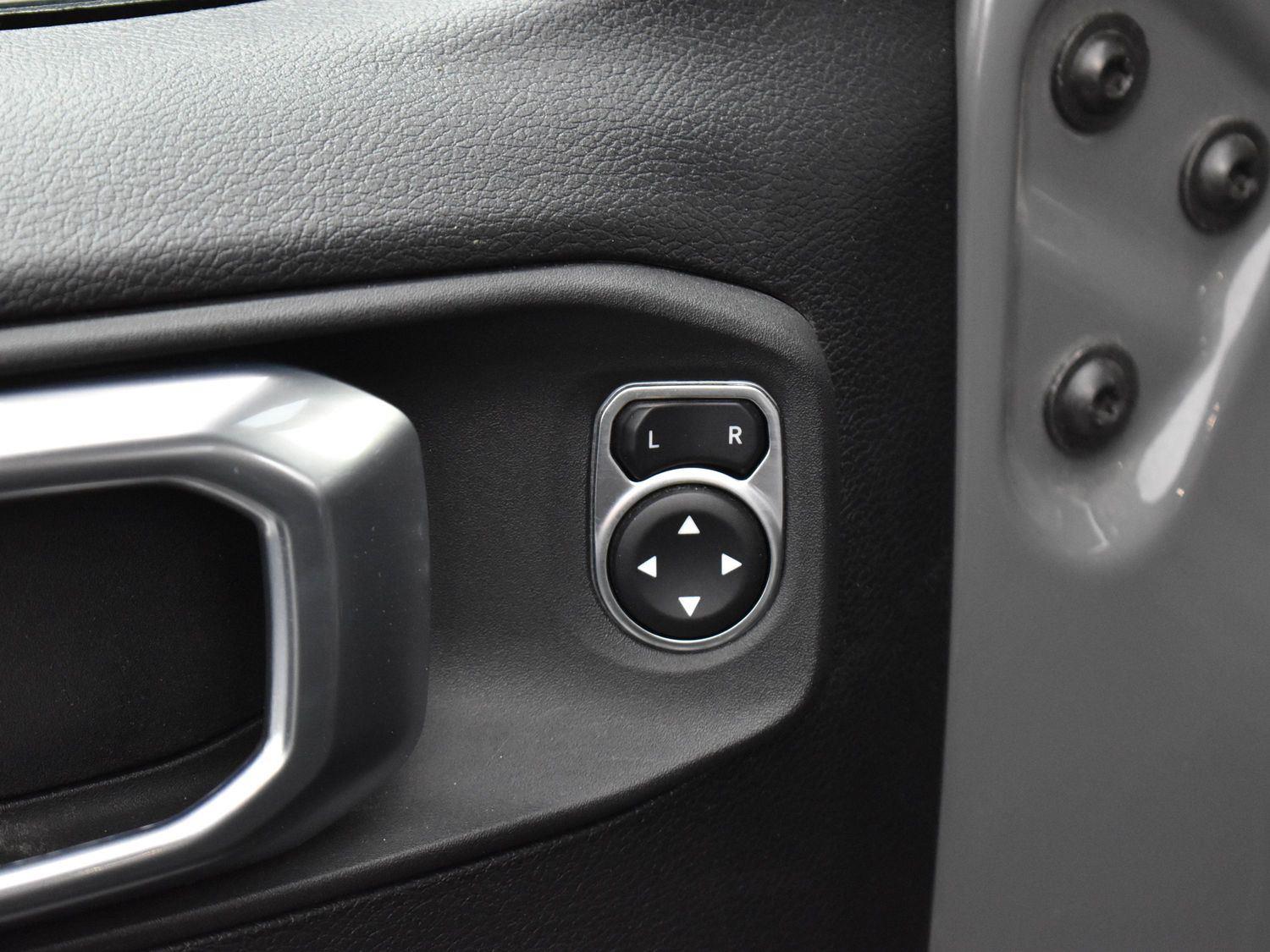 2021 Jeep Gladiator Willys photo 6