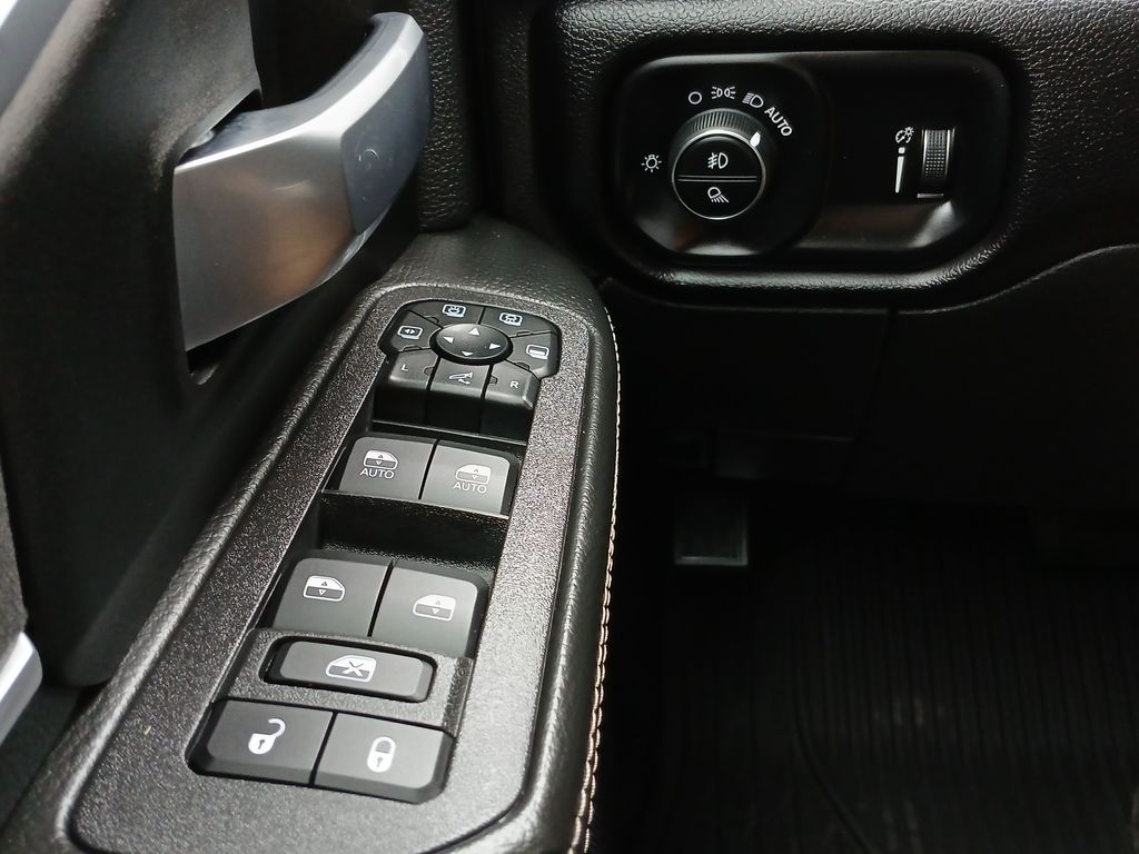 2025 Ram 2500 Big Horn photo 16