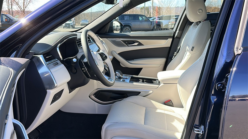2026 Jaguar F-PACE P250 R-Dynamic S photo 11