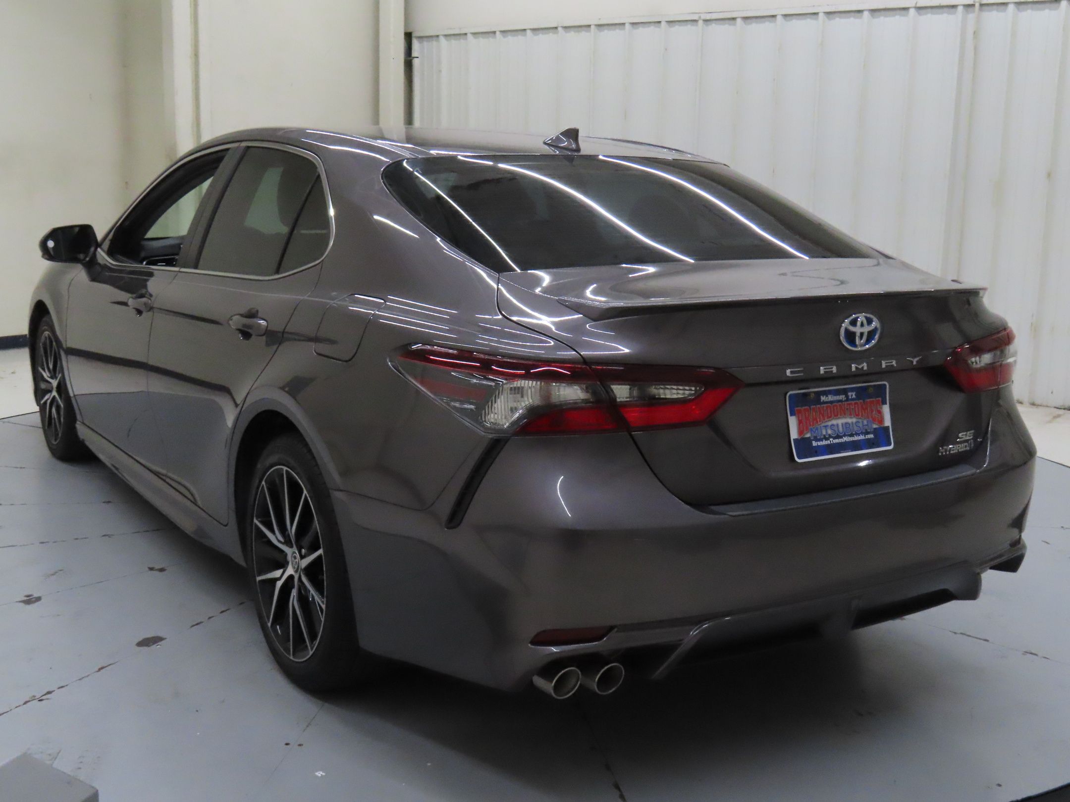 2022 Toyota Camry Hybrid SE photo 5