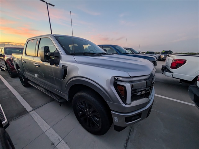 2025 Ford F-150 Lariat photo 2