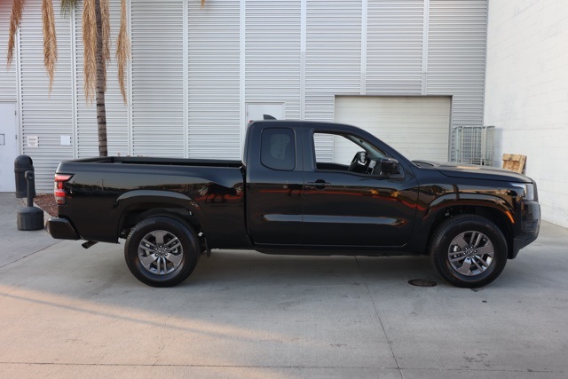 2025 Nissan Frontier King Cab SV photo 3