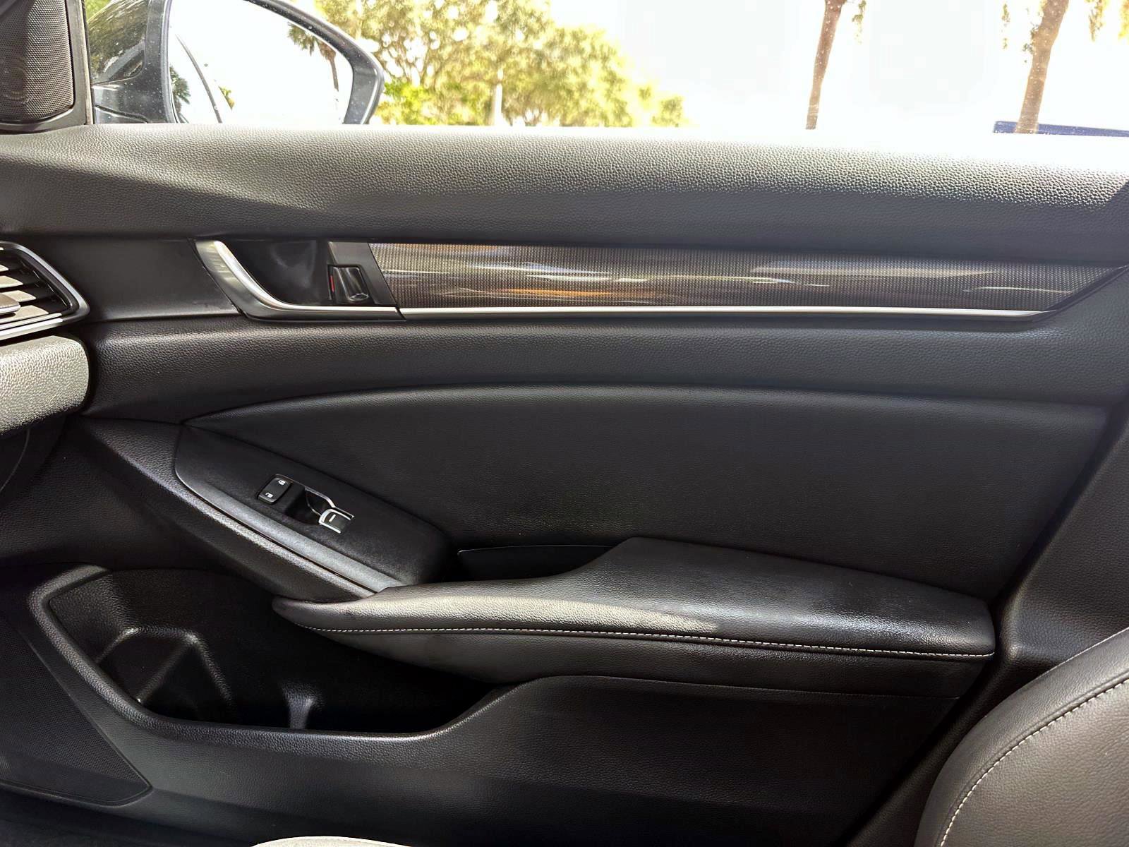 2022 Honda Accord Sport 2.0T photo 21