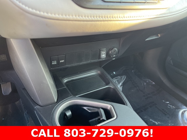 2016 Toyota RAV4 XLE photo 25