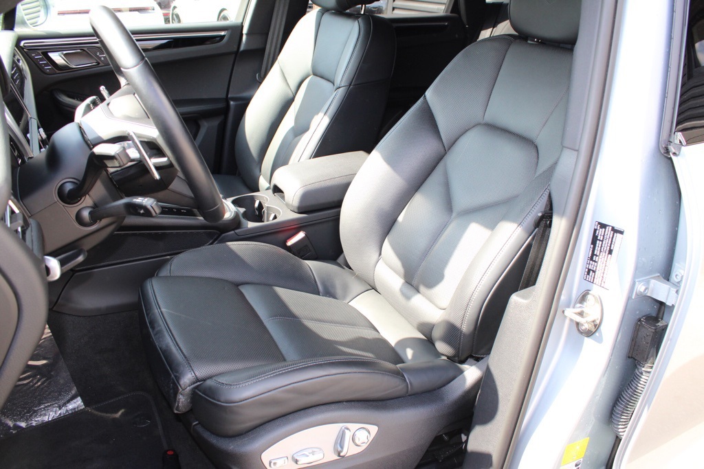 2024 Porsche Macan Base photo 5