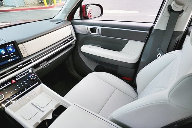 Used 2025 Red Hyundai SEL image 21