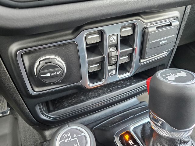 2025 Jeep Wrangler Sahara photo 24