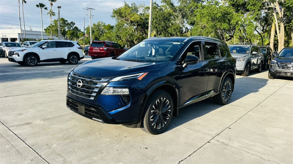 2025 Nissan Rogue Platinum photo 2
