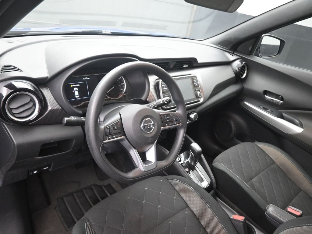 2020 Nissan Kicks SV photo 17