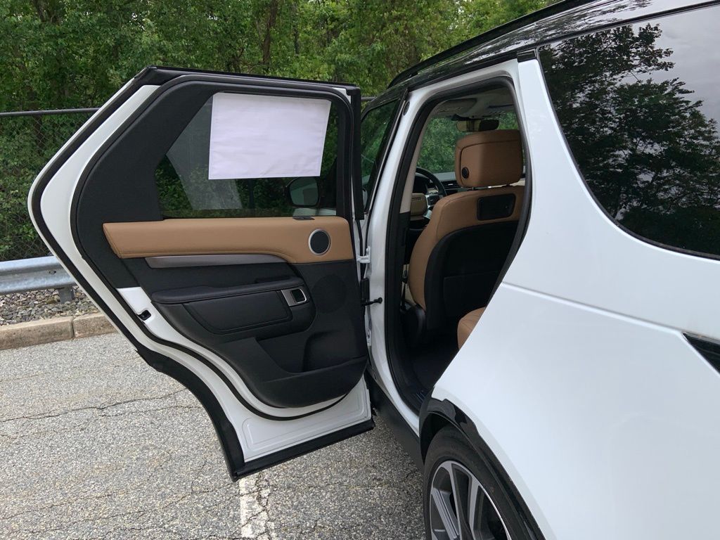 2025 Land Rover Discovery Metropolitan Edition photo 11