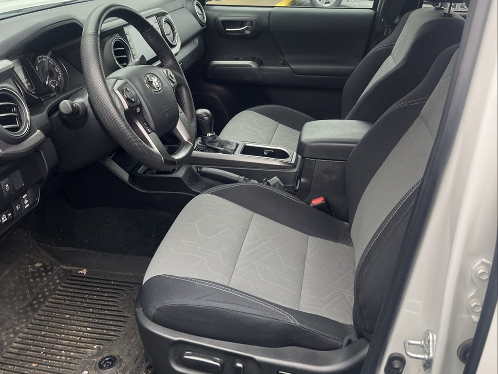 2023 Toyota Tacoma TRD Sport photo 2