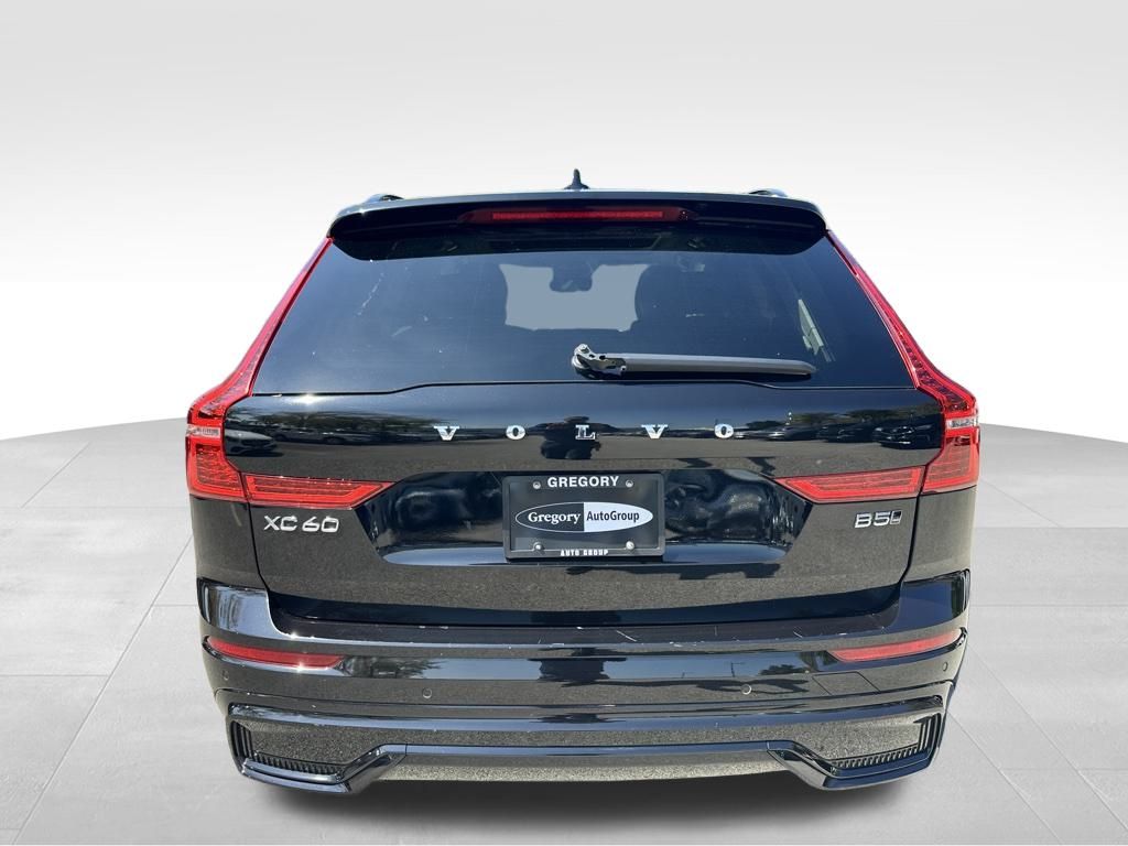 2025 Volvo XC60 B5 Plus photo 5