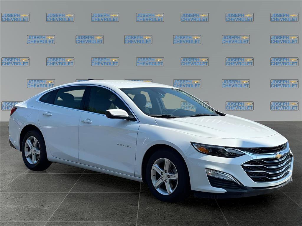 2024 Chevrolet Malibu LS photo 2