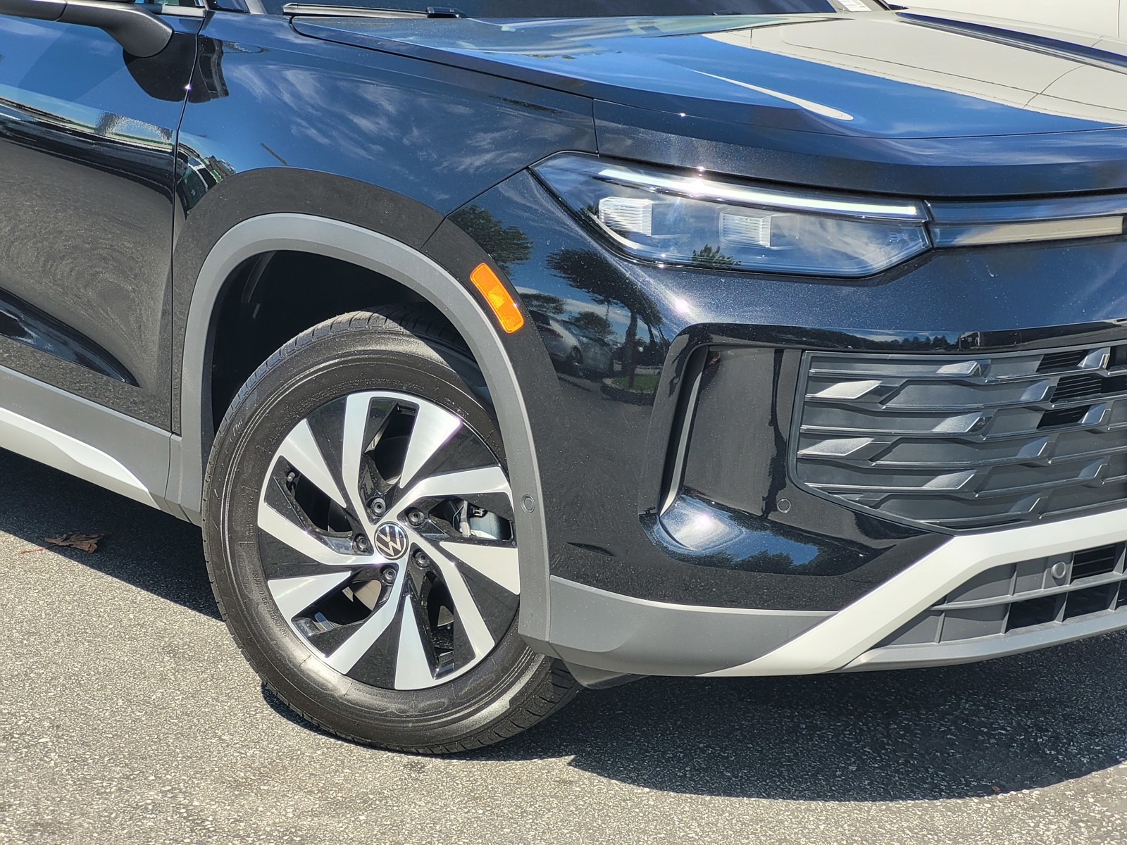 2025 Volkswagen Tiguan S photo 2
