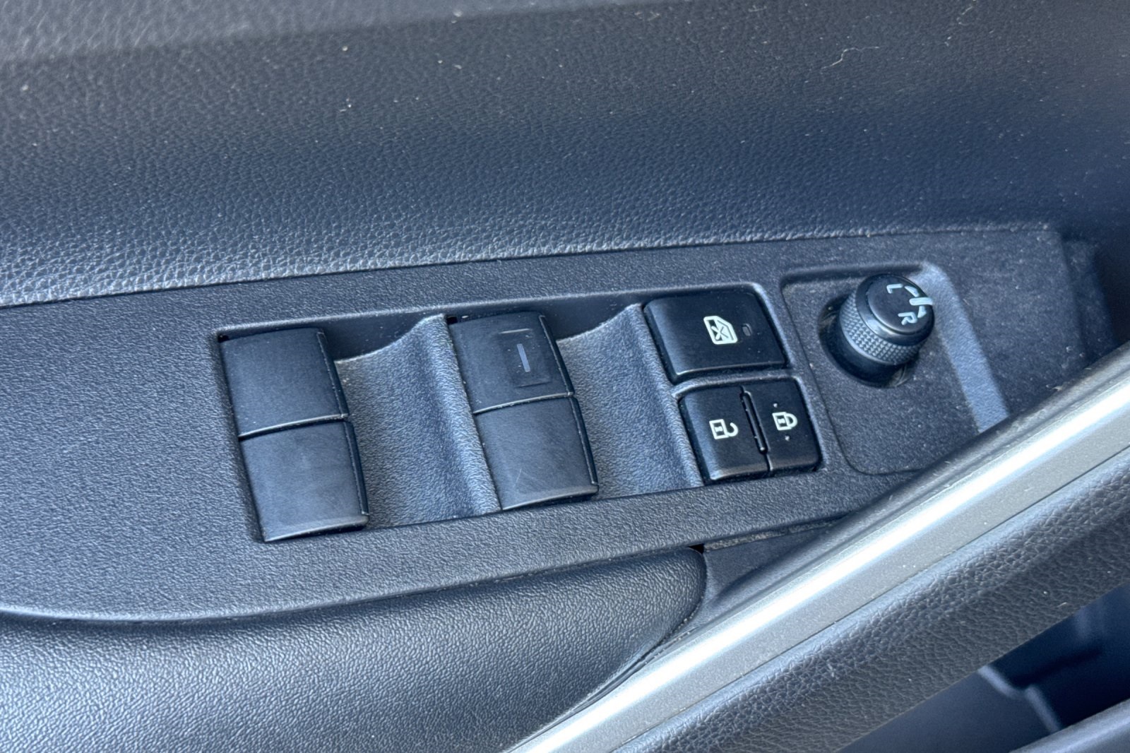 2024 Toyota Corolla Cross Hybrid SE photo 12