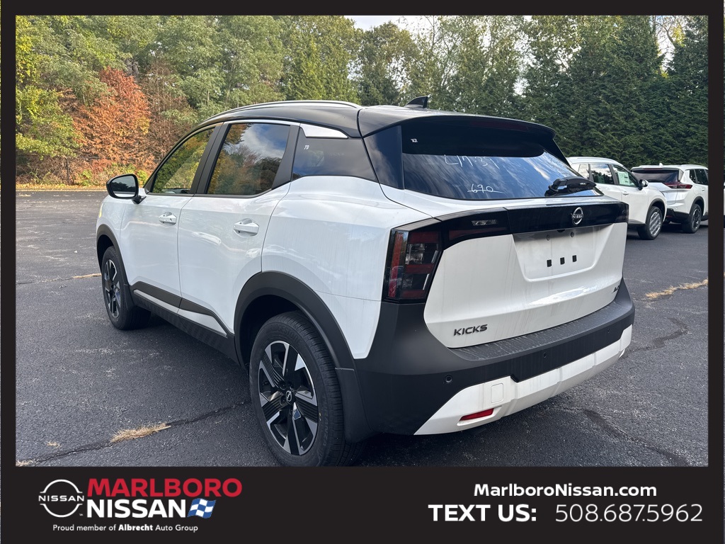 2026 Nissan Kicks SV photo 2