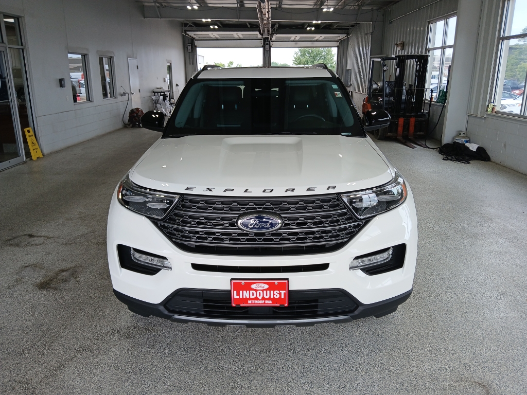 2023 Ford Explorer XLT photo 3