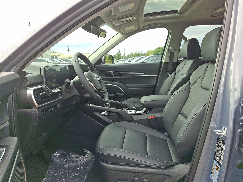 2025 Kia Telluride S photo 3