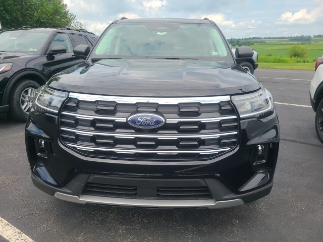 2025 Ford Explorer photo 3