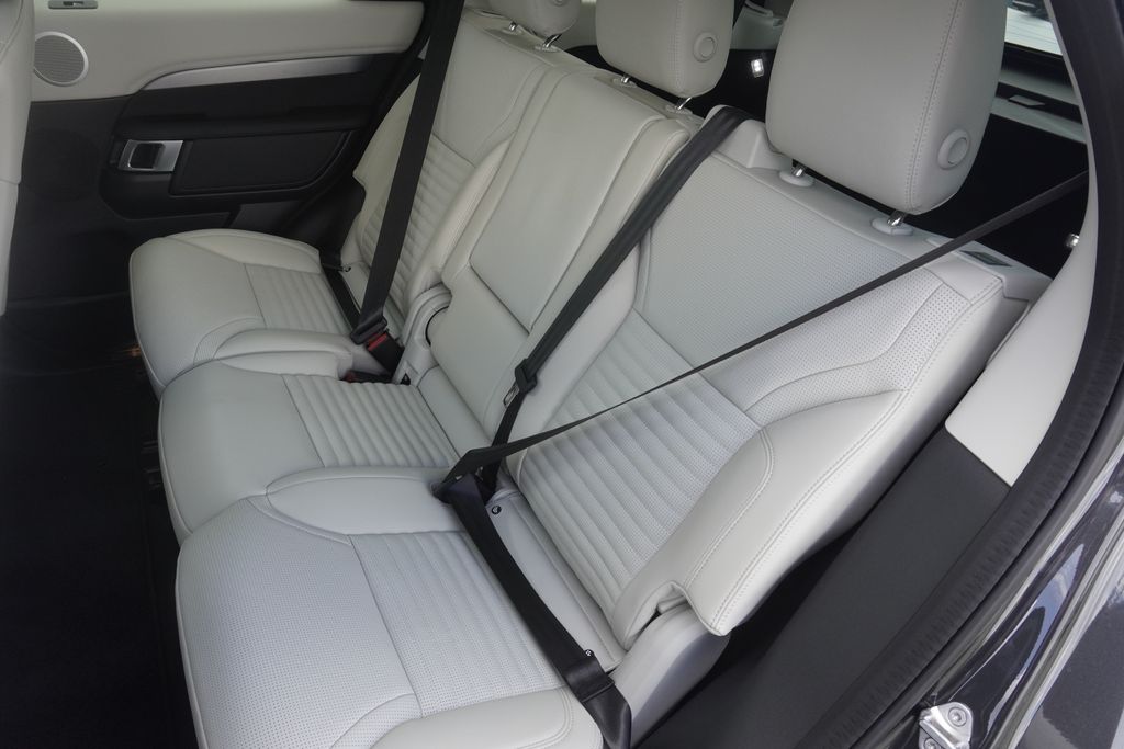 2025 Land Rover Discovery SE photo 28