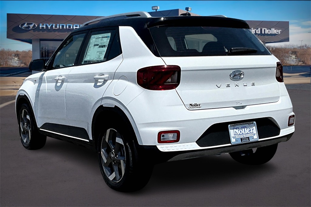 2025 Hyundai Venue Limited photo 3