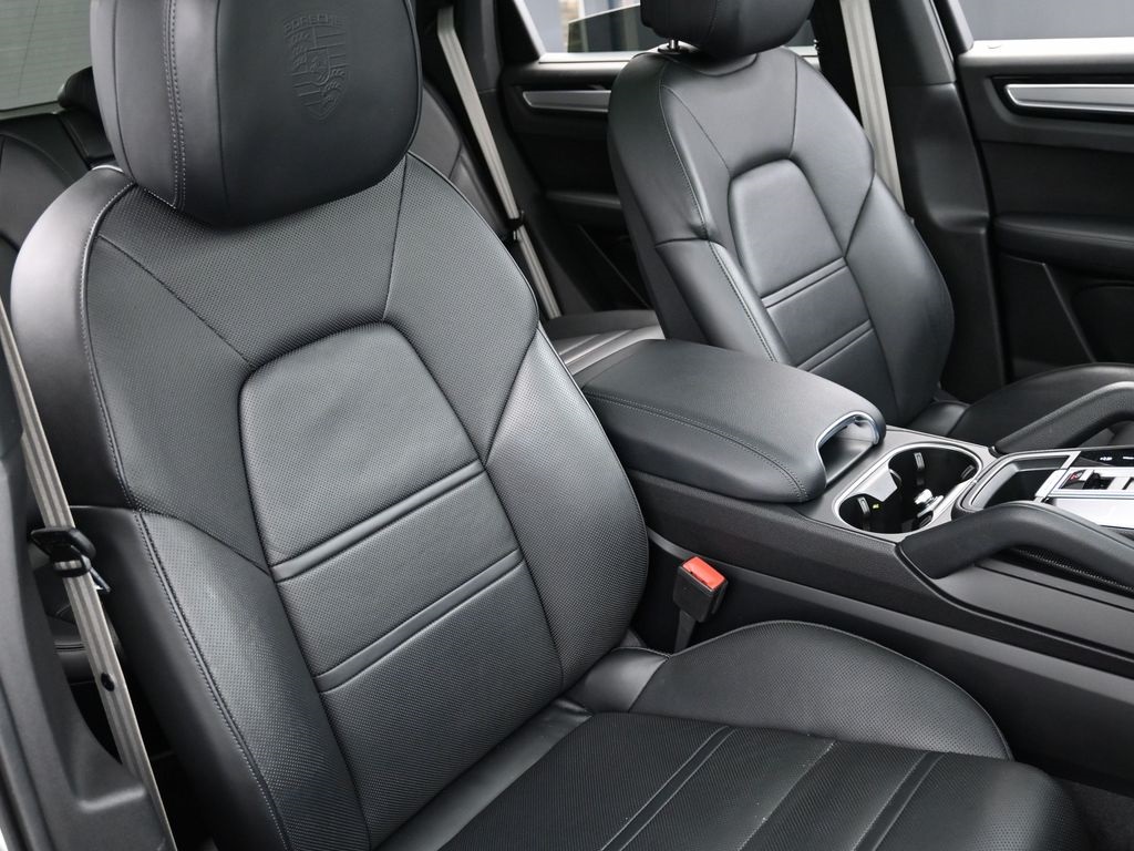 2023 Porsche Cayenne S Platinum Edition photo 29