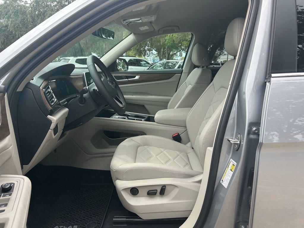 2026 Volkswagen Atlas SE photo 8