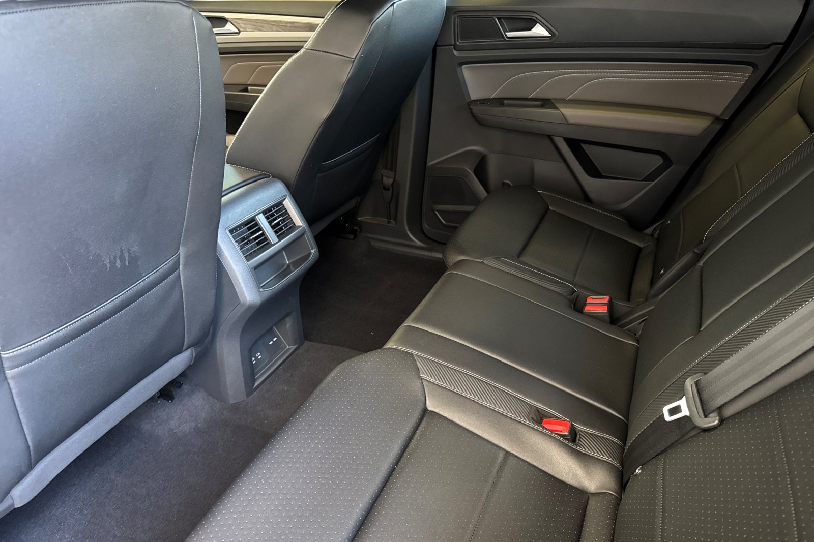 2023 Volkswagen Atlas Cross Sport V6 SE Technology photo 12