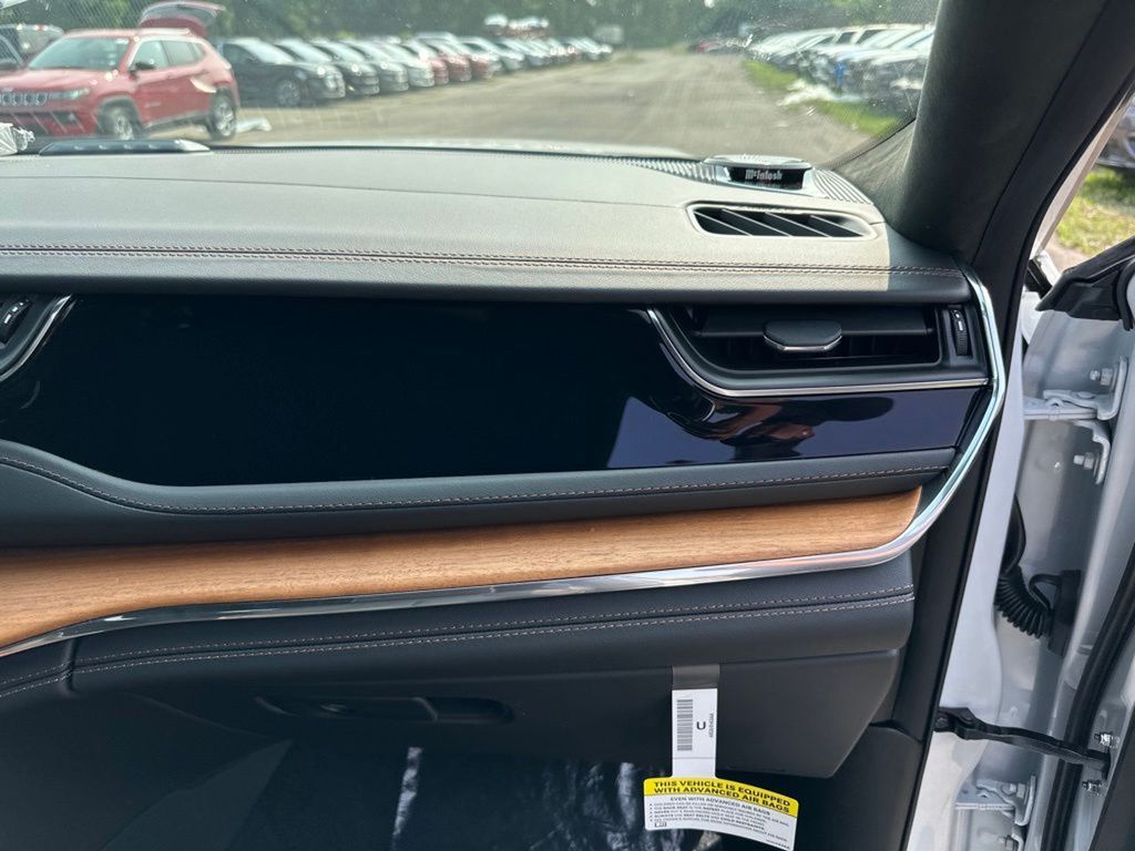 2023 Jeep Grand Cherokee Summit Reserve 4xe photo 17