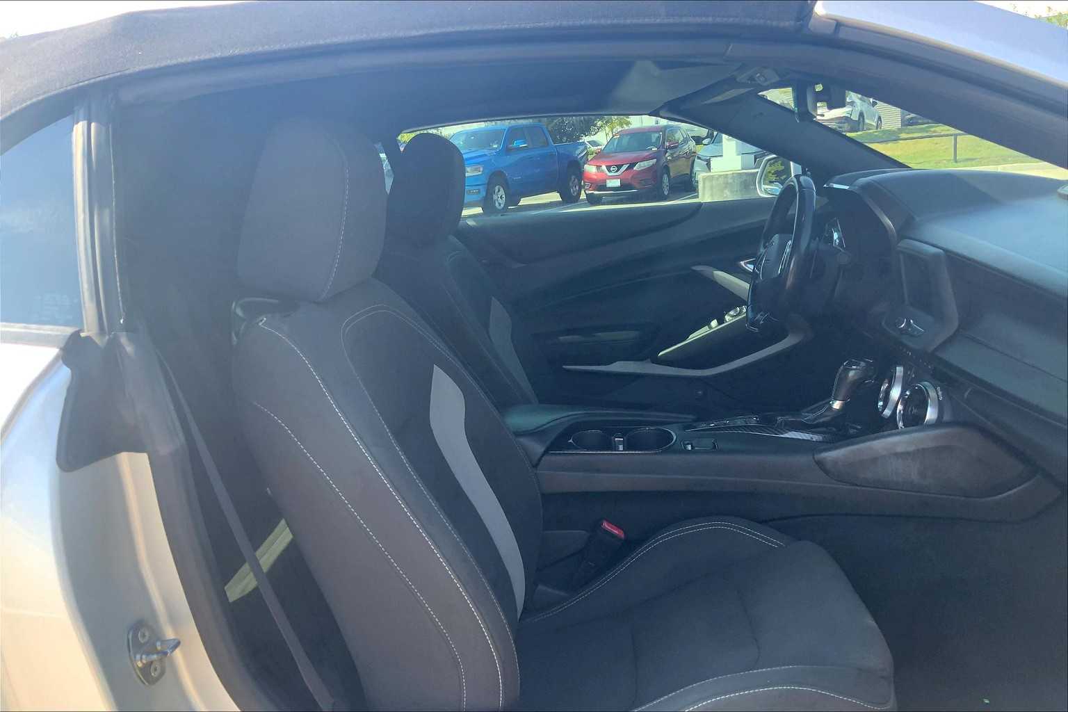 2019 Chevrolet Camaro 1LT photo 6