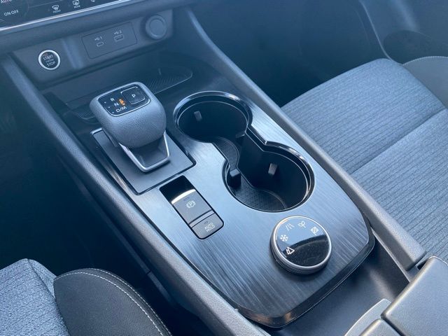2023 Nissan Rogue SV photo 16