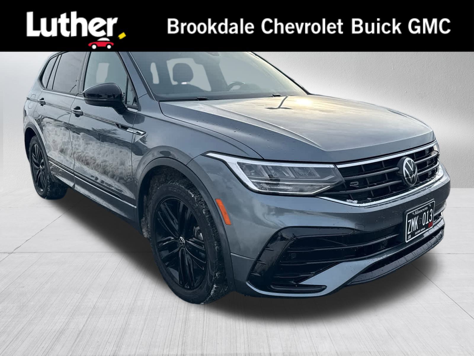 2022 Volkswagen Tiguan SE R-LINE BLACK's photo