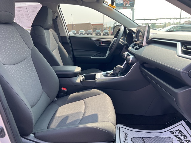 2023 Toyota RAV4 Hybrid XLE photo 30