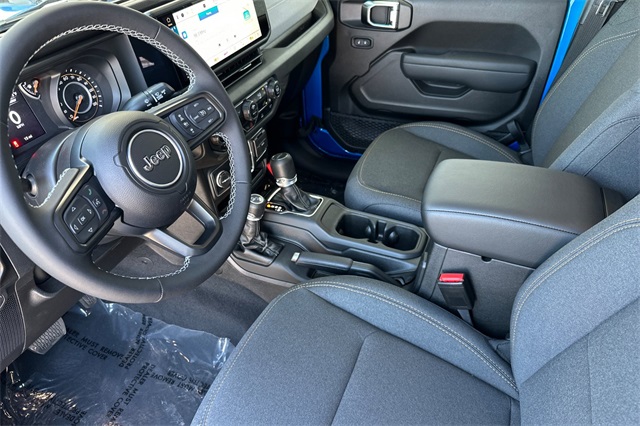 2025 Jeep Gladiator Sport S photo 2