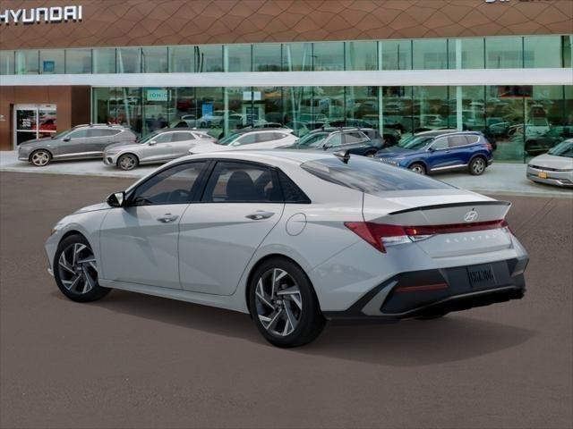 2025 Hyundai Elantra SEL Sport photo 3