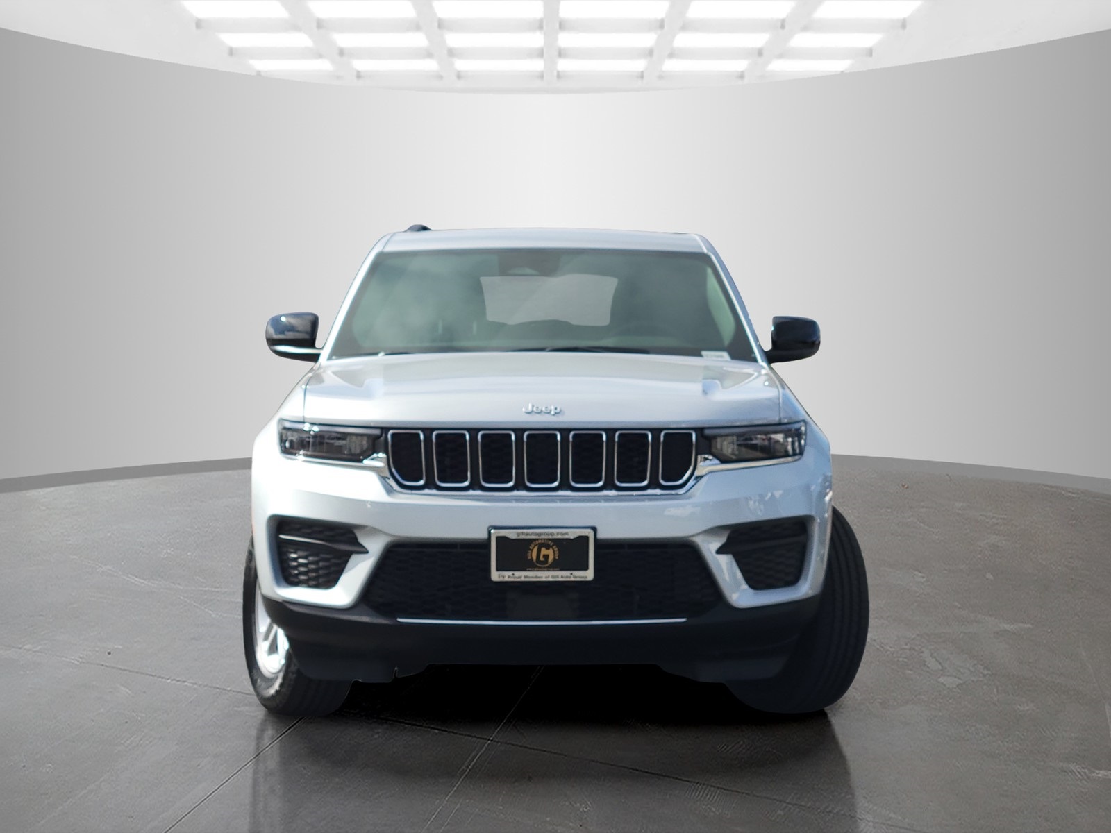 2025 Jeep Grand Cherokee Laredo photo 2