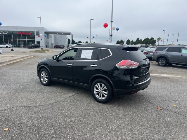 2016 Nissan Rogue SV photo 2