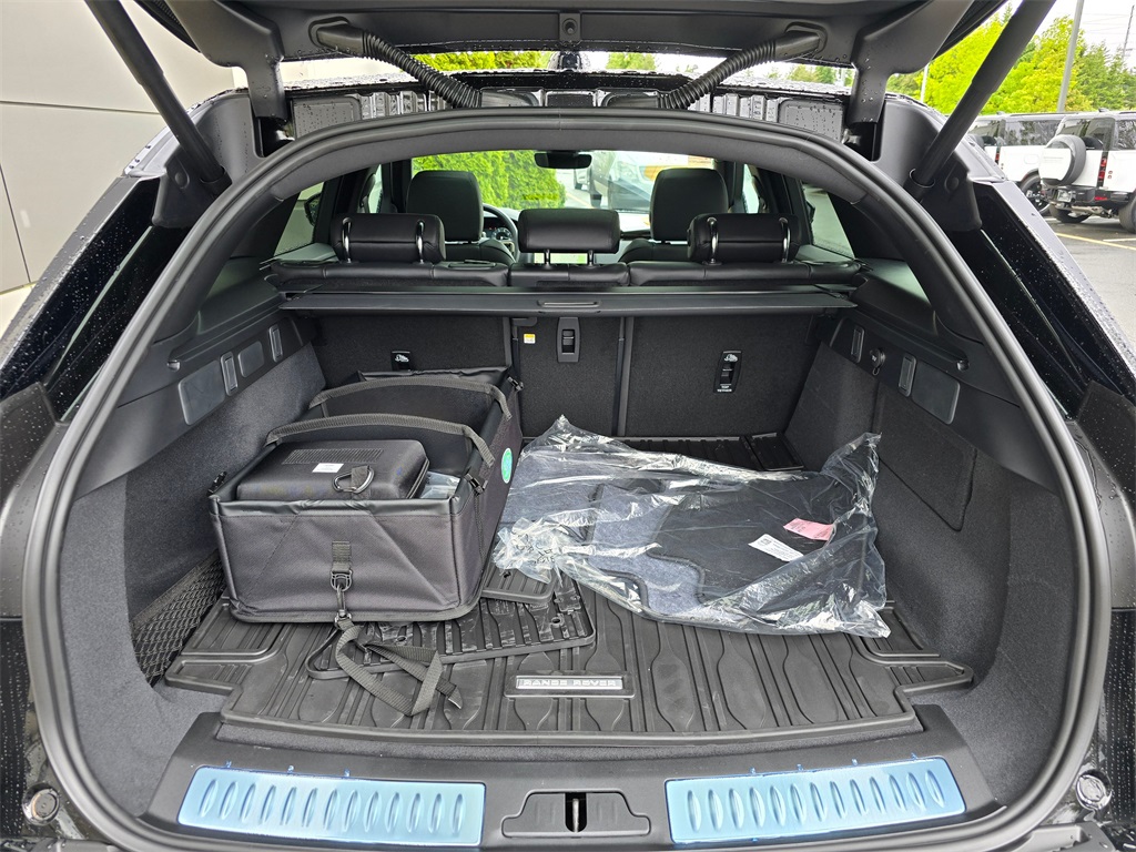 2026 Land Rover Range Rover Velar S photo 25