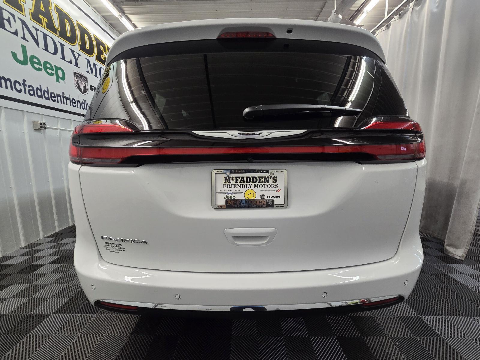 2025 Chrysler Pacifica photo 4