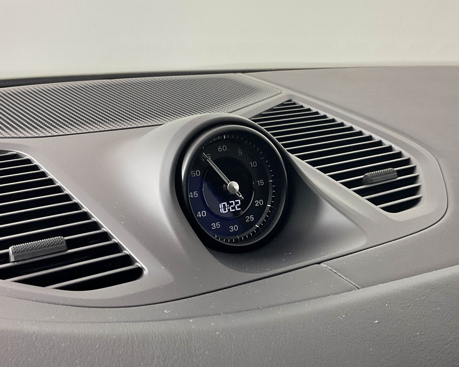 2024 Porsche Cayenne Turbo E-Hybrid photo 19