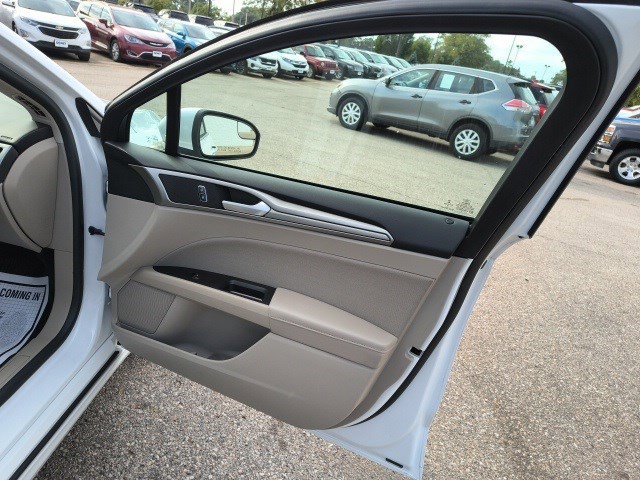 2018 Ford Fusion SE photo 17