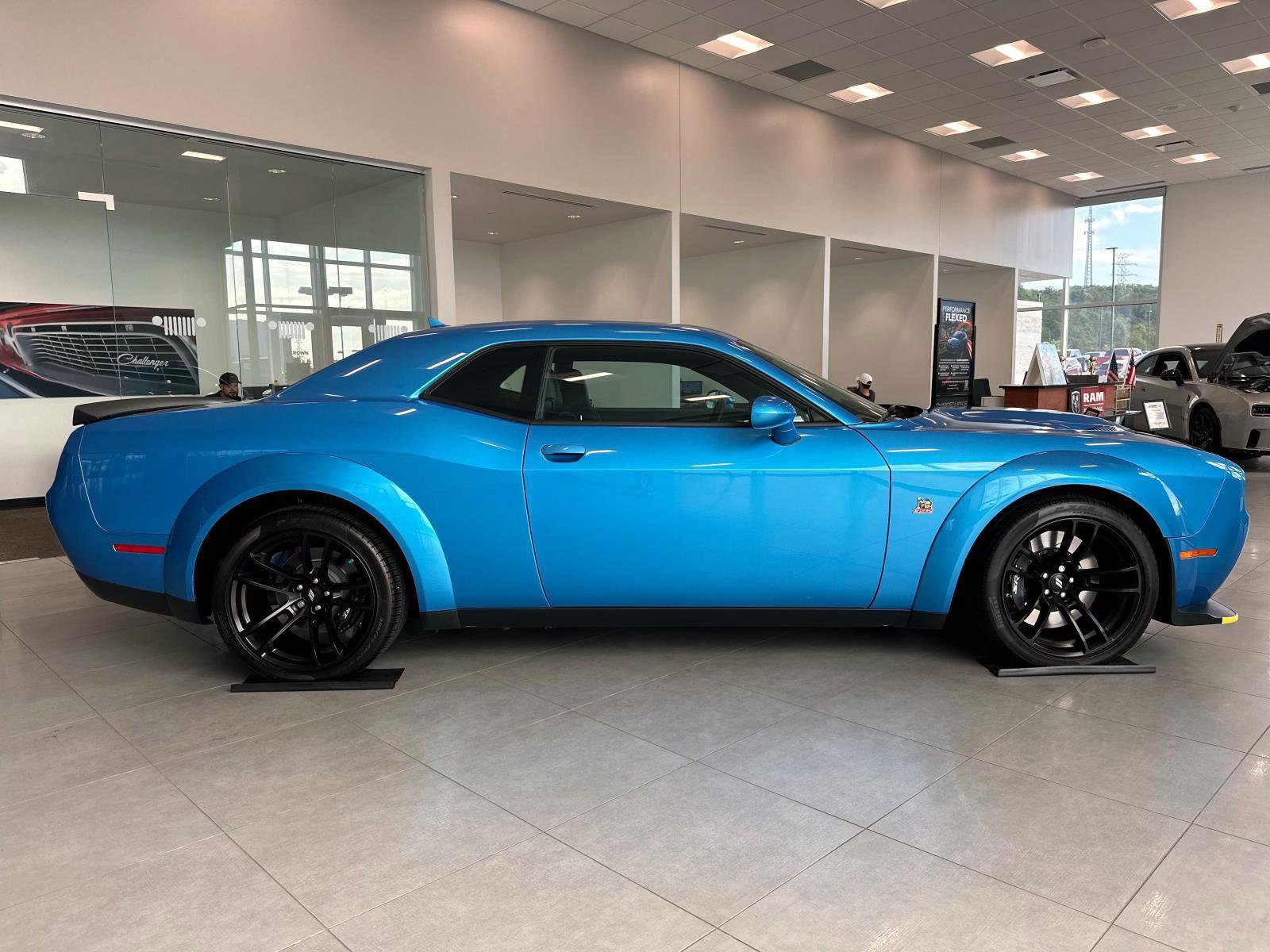 2023 Dodge Challenger R/T Scat Pack Widebody photo 3
