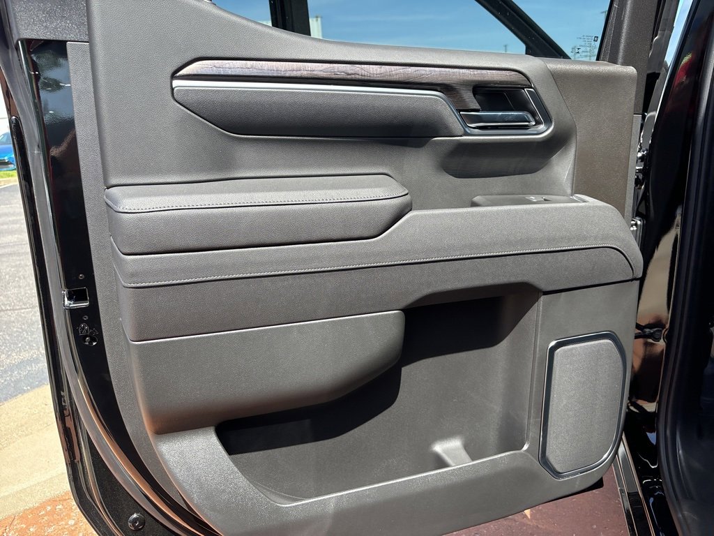 2025 Chevrolet Silverado 1500 LTZ photo 26