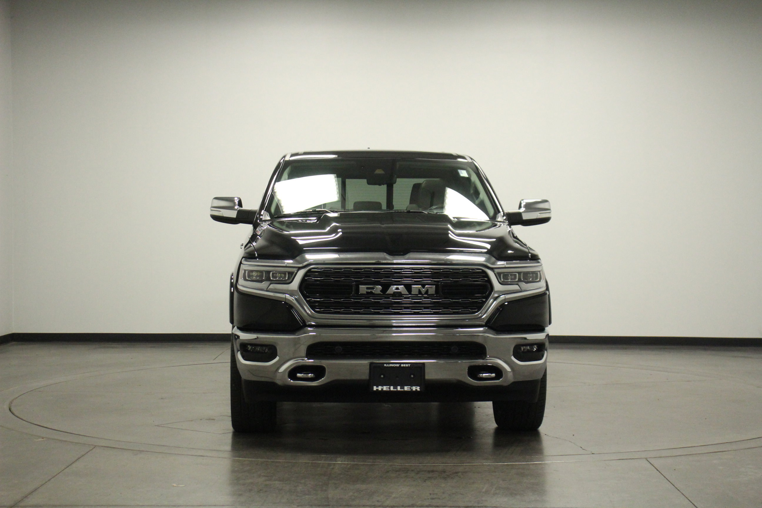 2022 Ram 1500 Limited photo 2