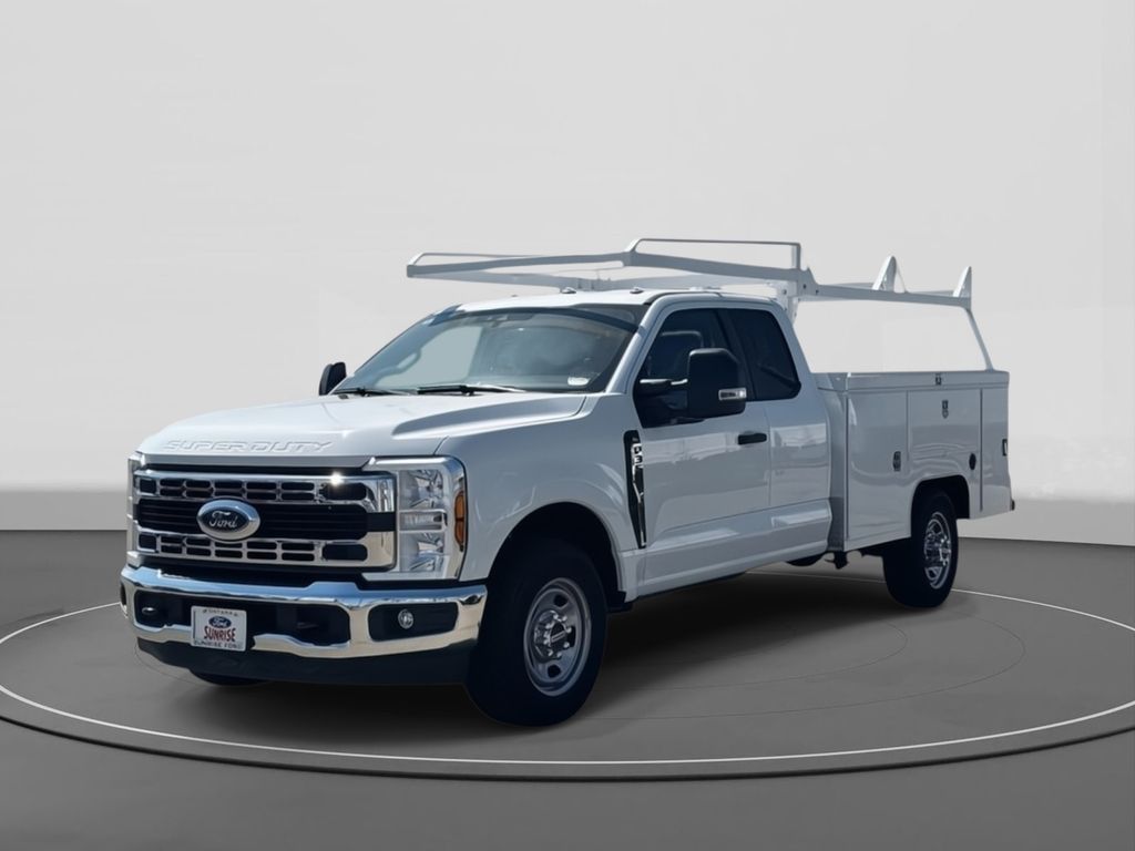 2025 Ford F-350 Super Duty Chassis Cab
